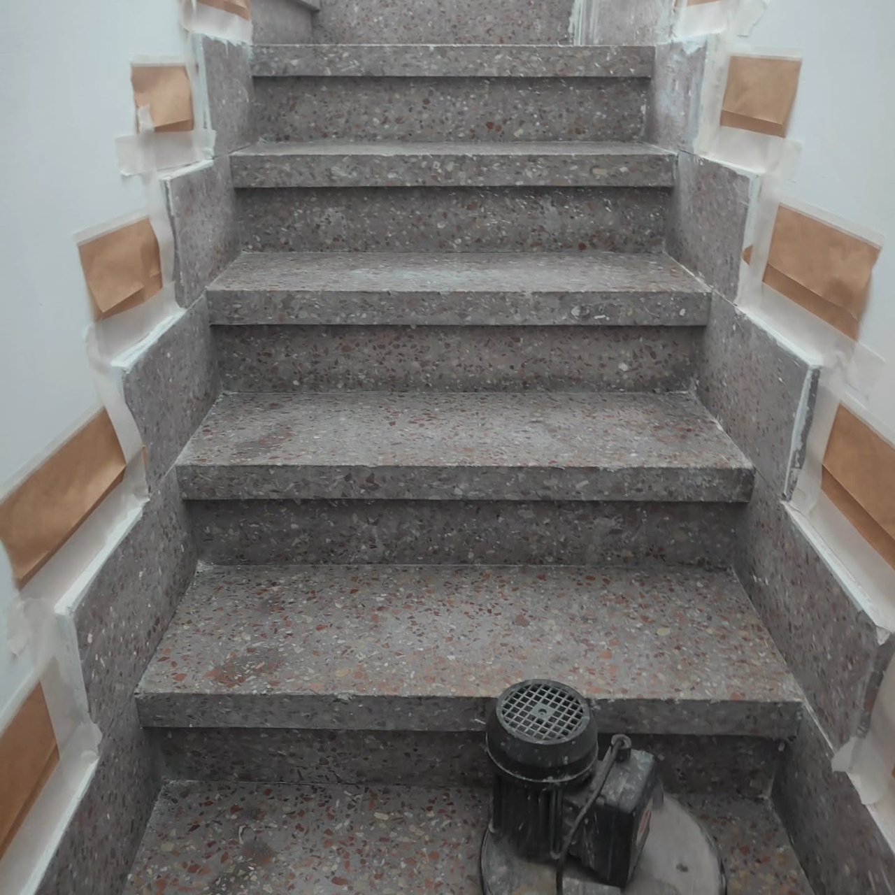 Escalera de terrazo pulida y abrillantada por GOMIS